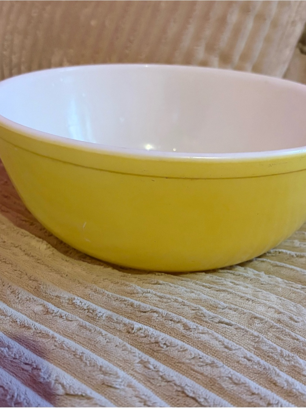 Yellow Pyrex #404 bowl